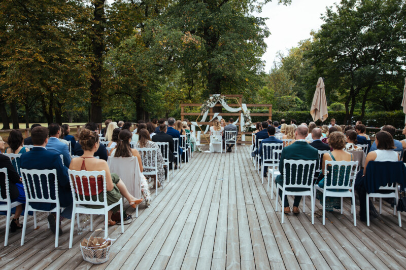Hochzeitsaltar bei der Orangerie – Heiraten im Grünen – Europahaus Wien