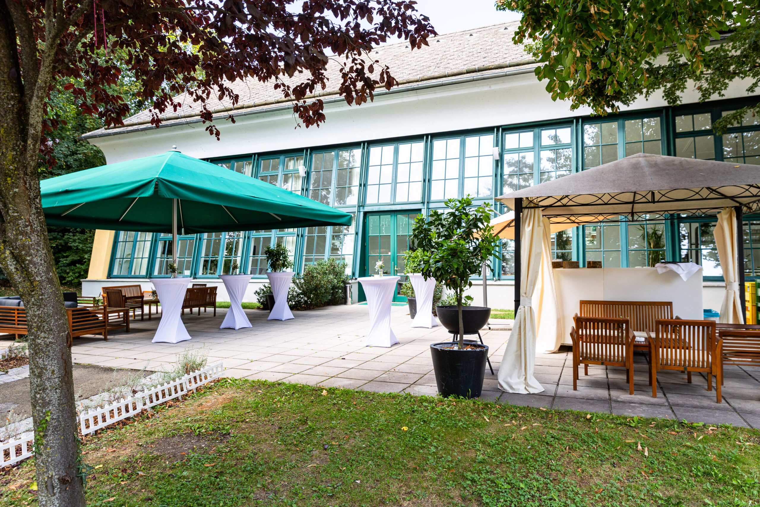 Eingang der ORANGERIE – Veranstaltungslocation Europahaus Wien