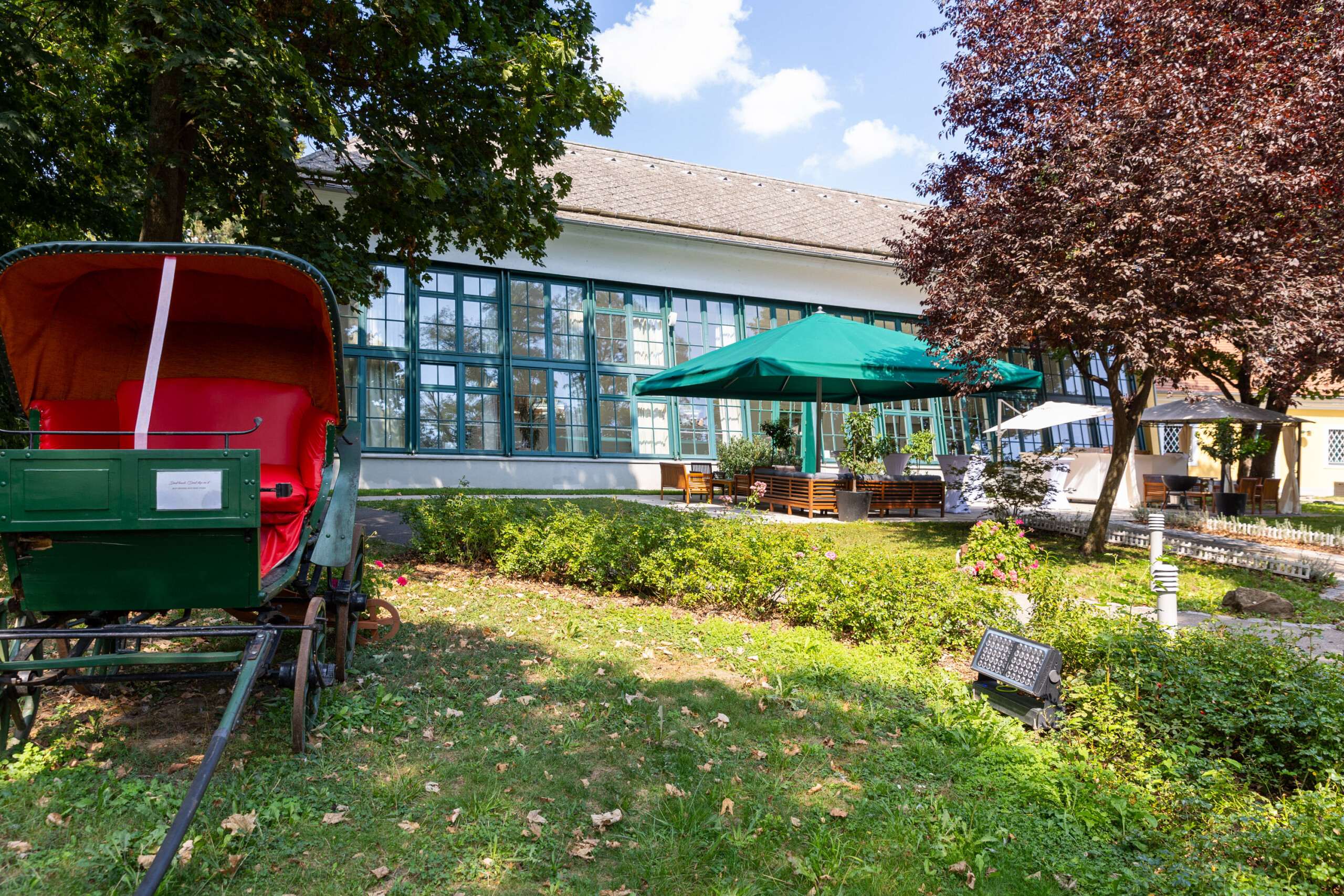 Vorgarten der ORANGERIE – Veranstaltungslocation Europahaus Wien