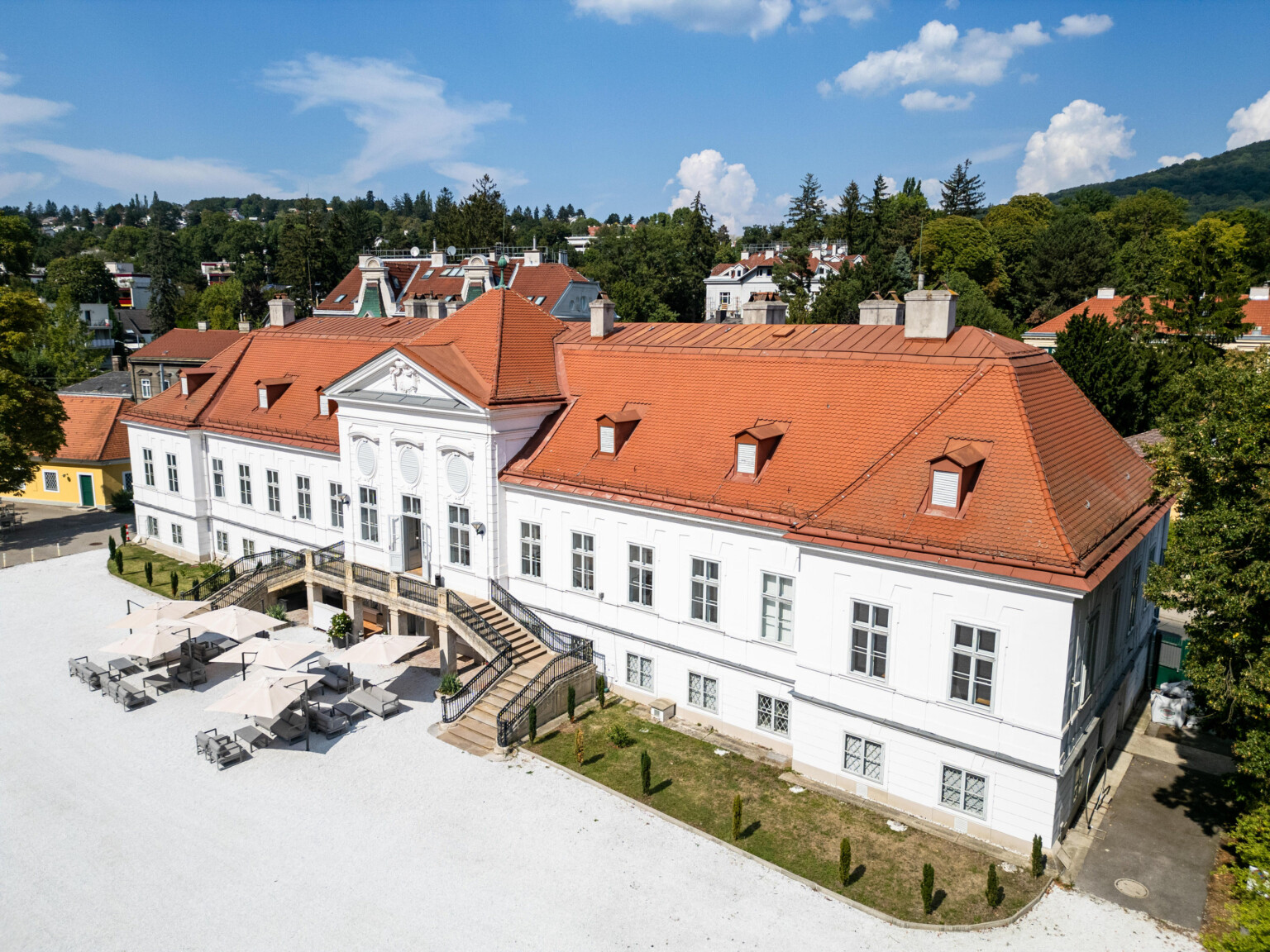 Europahaus Wien Schloss-Miller-Aichholz von oben links