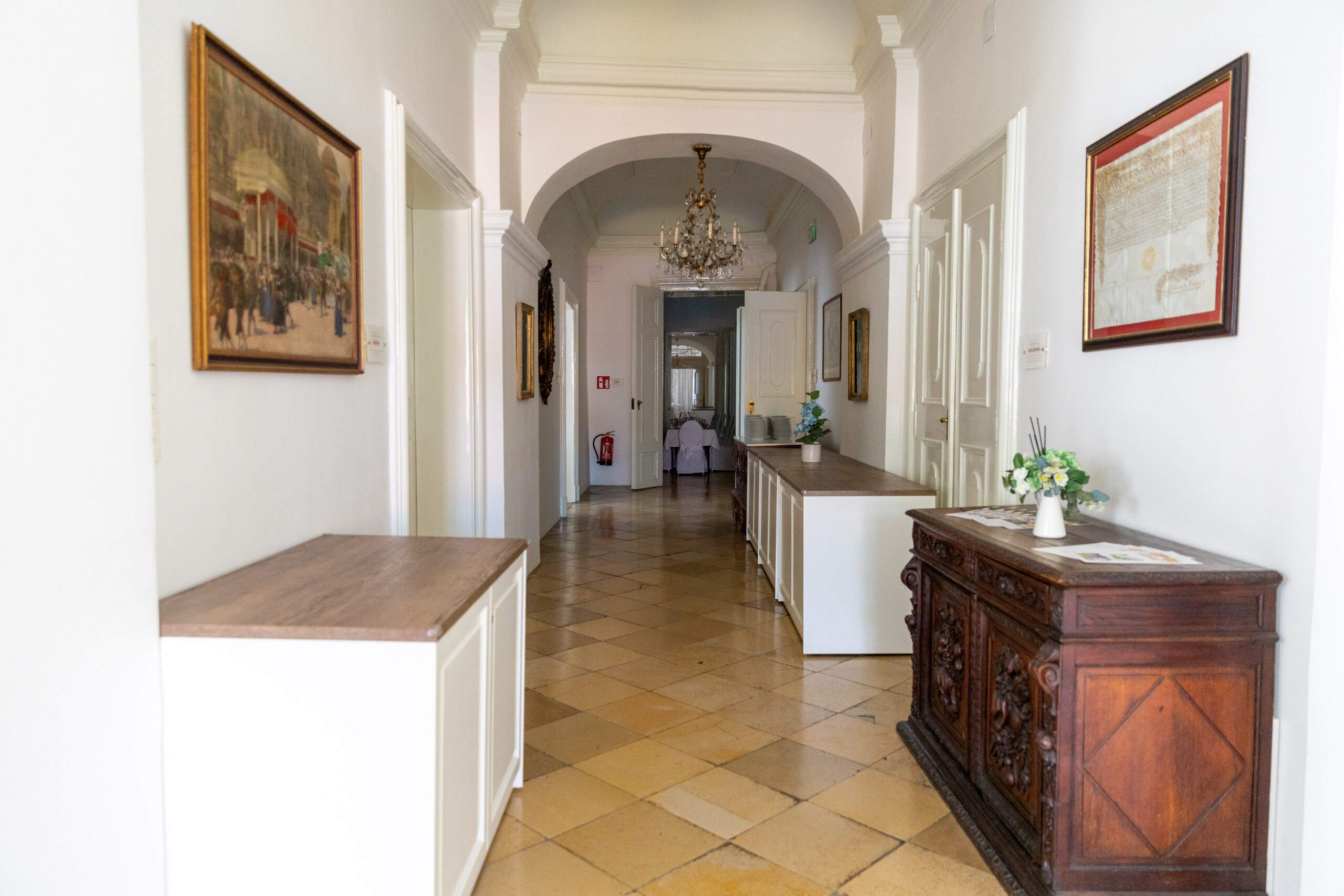 Europahaus Wien Schloss-Miller-Aichholz Gang zum Festsaal